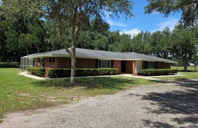 5 Bedroom 3 Bath Home with Pool available for Rent Gallery 4