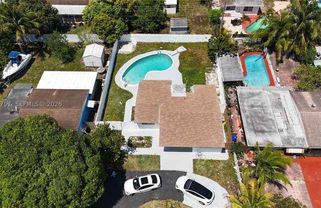 6515 SW 20th Ct Gallery 2