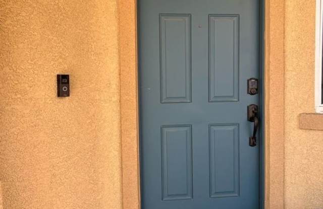 A BEAUTIFUL HOME WITH MODERN UPGRADES AND A GORGEOUS BACKYARD RETREAT!  SILVERADO Ranch Gallery 4