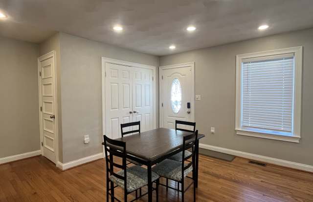 2627 McKann Avenue - 3 Gallery 4