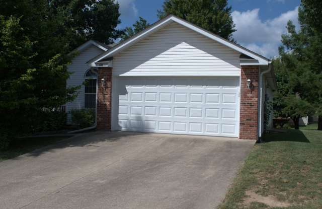 Large 3 Bed 2 Bath House In SW Como! Gallery 3