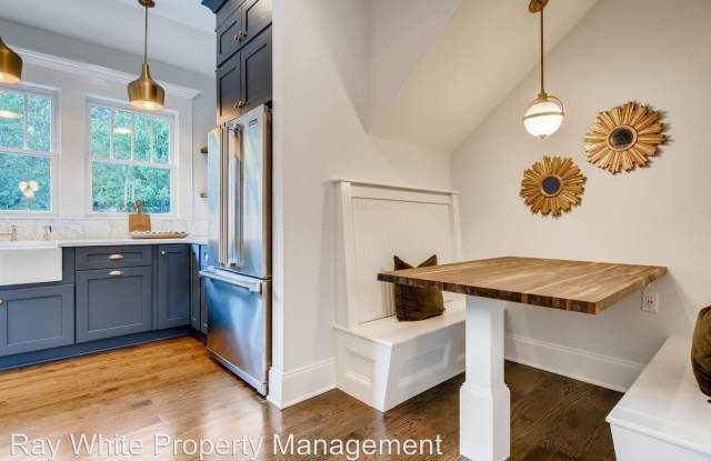 993 Albion Avenue NE Gallery 4