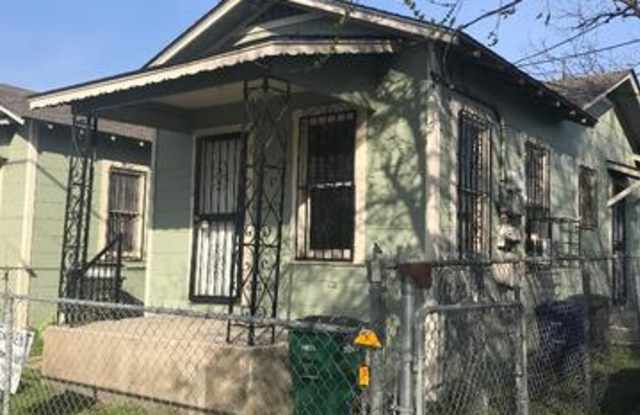 122 S Smith St - 122 South Smith Street, San Antonio, TX 78207