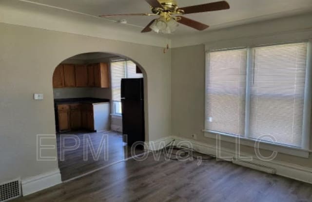 622 W 2nd Street - 622 West 2nd Street, Waterloo, IA 50701