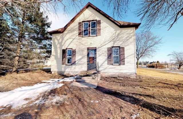 AVAILABLE DECEMBER 15th! 3 Bedroom Farm House, 896 P Ave Gallery 1