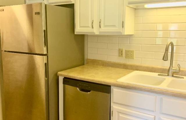 10451 Greenbrier Road Gallery 4