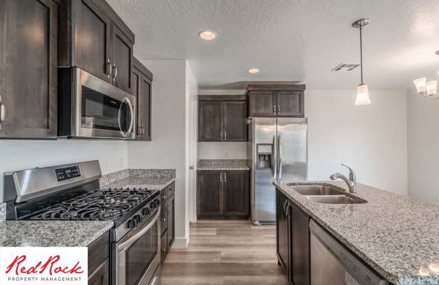 Gorgeous 4 Bedroom Desert Bluff Townhome! photos photos