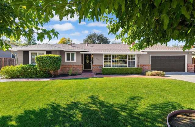 Beautiful Single-Story Home with Pool in Prime Concord Location – photos photos