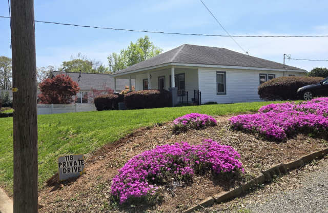 118 Tuckaseege Rd - 118 Tuckaseege Road, Mount Holly, NC 28120