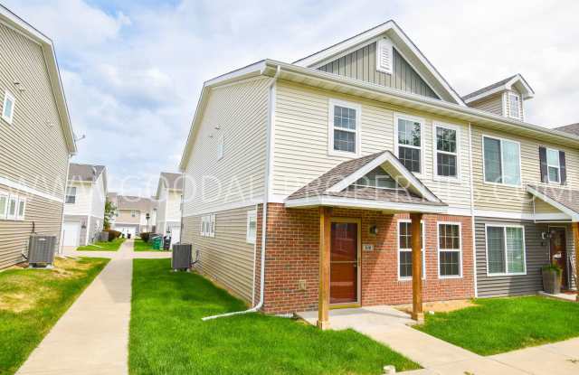 Price reduction** Check out this Beautiful 2 Bedroom, 2.5 Bath end unit Townhome in West Des Moines photos photos