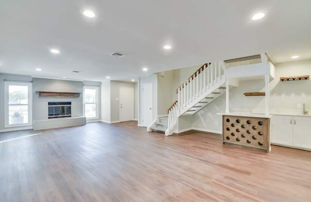 5112 Collinwood Avenue Gallery 4