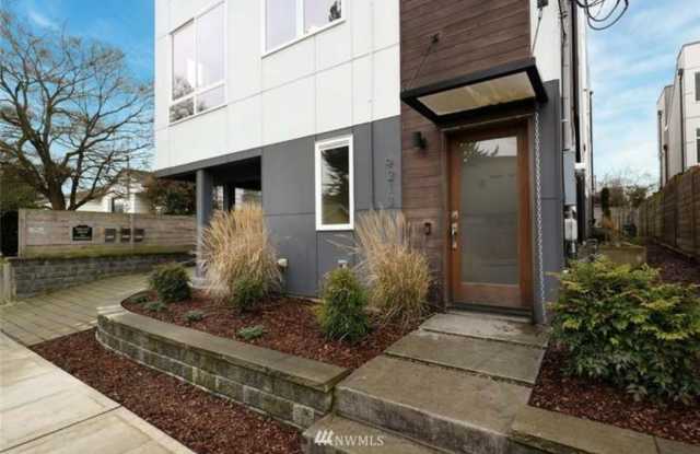 Welcome Home Contemporary Gem 3bd/3.5ba photos photos