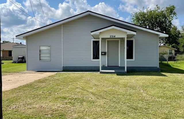 3 Bedroom 2 bath home for lease - 2314 2nd Street, Lake Charles, LA 70601