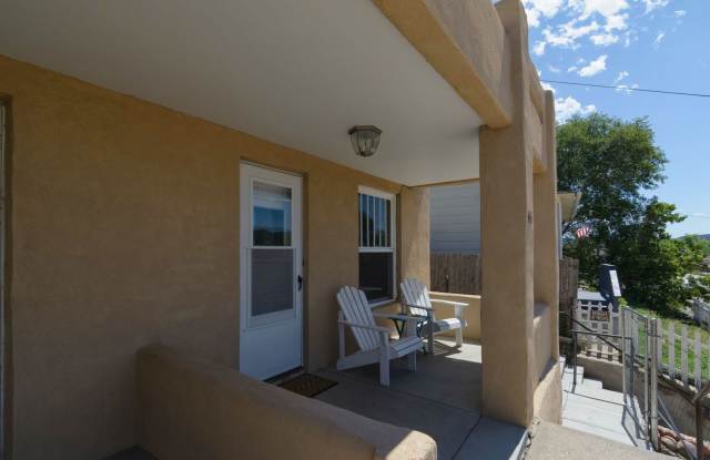 Charming 2 bed furnished Duplex photos photos