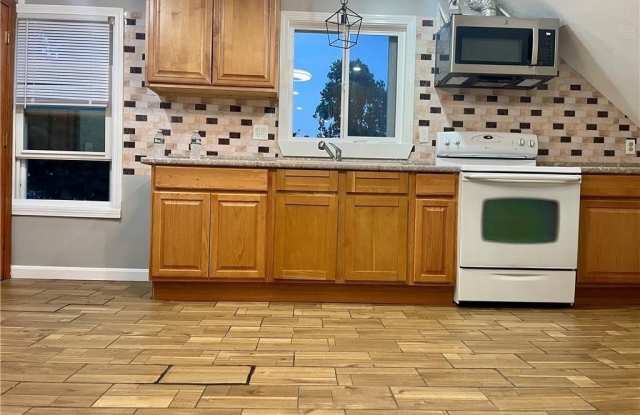 36 Highland Street unit: 3 - 36 Highland Street, Pawtucket, RI 02860