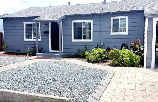 Newly available 2 bed/1 bath duplex photos photos