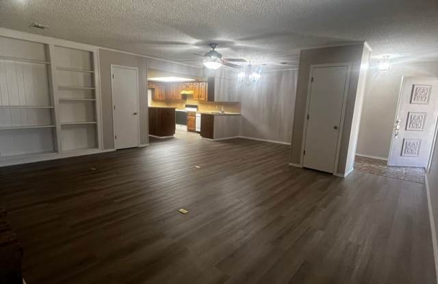 MOVE IN SPECIAL CALL NOW Gallery 4