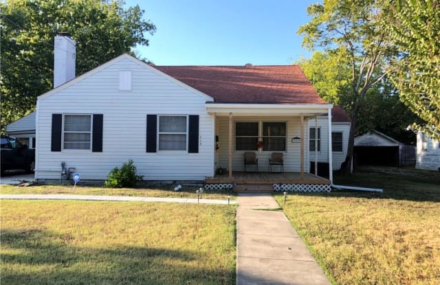 919 Maple Street - 919 Maple St, Lockhart, TX 78644
