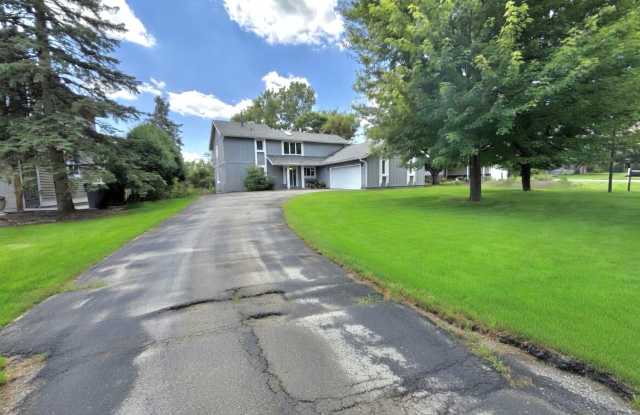 Entertainers dream in the heart of Eden Prairie! 3000+sf, updated, beautiful yard!! Gallery 3
