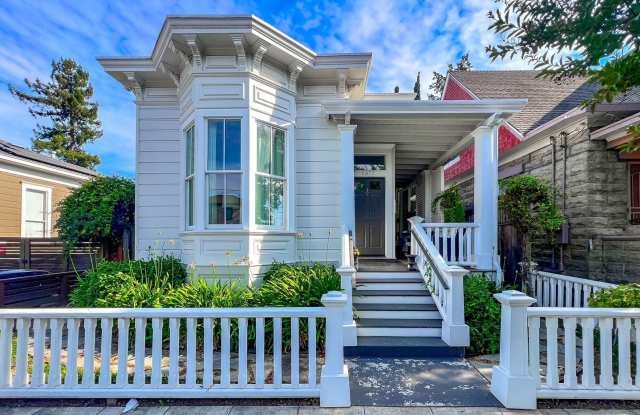 Beautifully Updated Two Bedroom Downtown Victorian Home photos photos