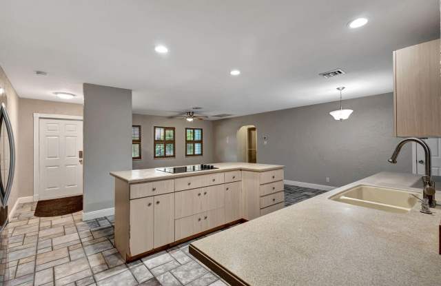 1402 Cormorant Road Gallery 4