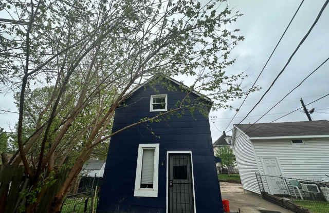 525 Splitlog Ave. #R| $800 |1 BR with 1 BATH - 525 Splitlog Avenue, Kansas City, KS 66101