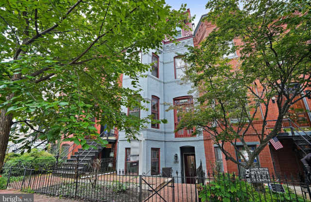 409 CONSTITUTION Avenue NE Gallery 1
