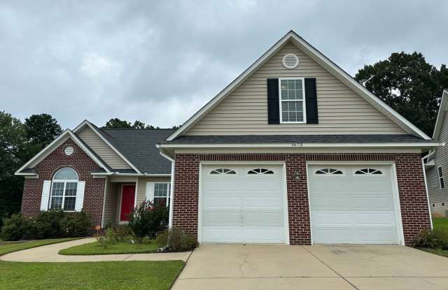 4 Bedroom, 3 Bath with 2 Car Garage off Hoke Loop Rd! photos photos