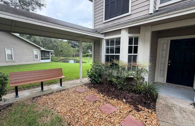 Spacious 2 Bed 2.5 Bath Home in East Orlando with Community Pool Gallery 3