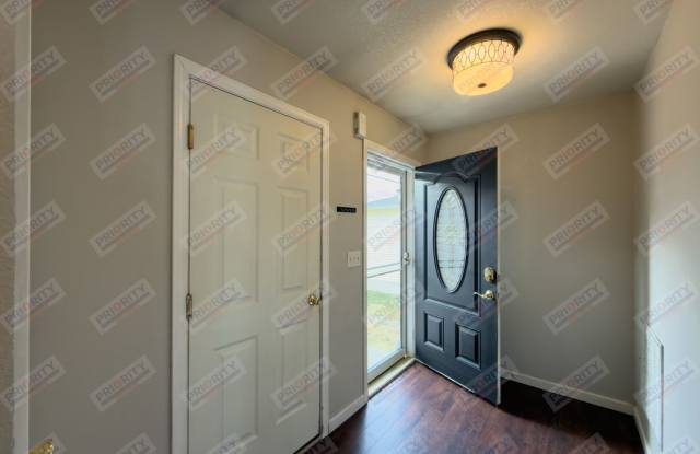 3 bed, 2.5 bath townhouse with a 2 car garage Gallery 3