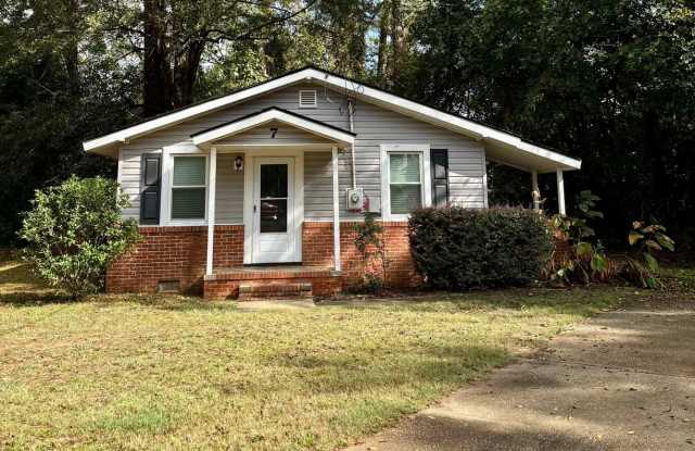 Newly Renovated 2 Bedroom Cottage Close to Shaw in Quiet Area photos photos