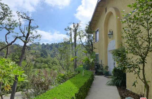 9640 ROYALTON Drive Gallery 3