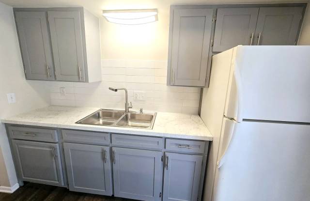 1740 Cromwell Dr - 6 photos photos