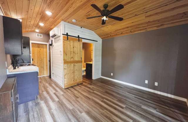 1 Bedroom/1 Bathroom Tiny Home Cottage in Sulphur Rock Gallery 3
