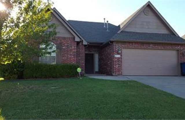 3 Bed, 2 Bath Home - Great Tulsa Location Near Broken Arrow photos photos