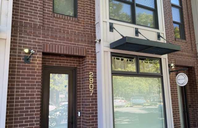 Rare Live/Work or Residential Opportunity in the Heart of North Oak Park! photos photos