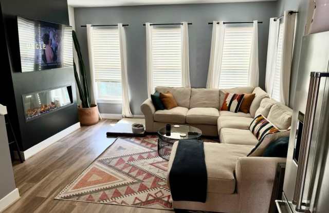 100 STOWE Drive Gallery 4