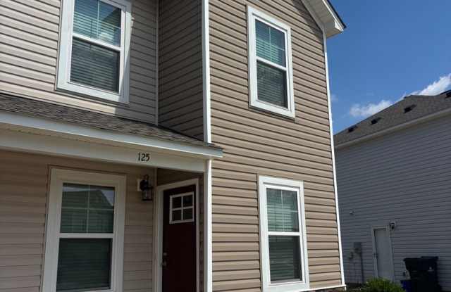 3 Bedroom Townhome in Pendleton, SC Gallery 1