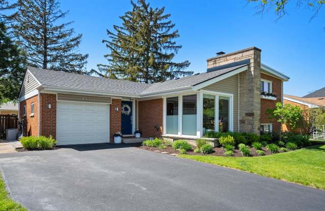 411 Huntington Lane - 411 Huntington Lane, Elmhurst, IL 60126