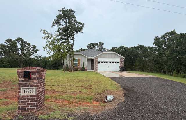 Beautiful 3 Bedroom, 2 Bathroom on a 1.25 Acre Lot in Ridge Creek Addition! photos photos