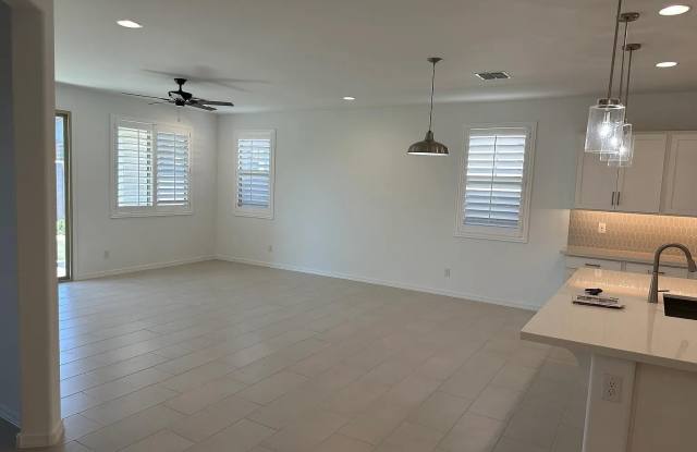 10278 W AMELIA Avenue Gallery 2