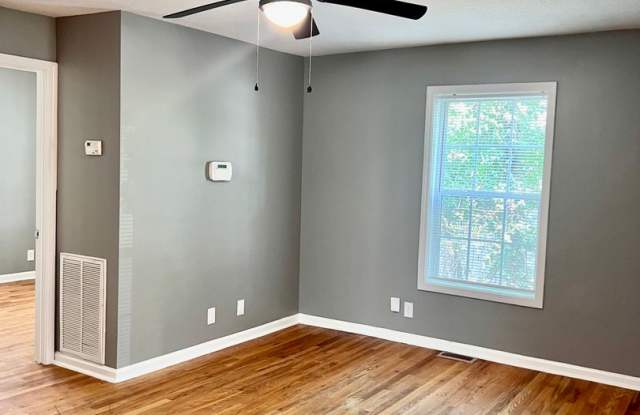 AVAILABLE AUGUST 14! 3 Bedroom Home Near Madison Street Gallery 4