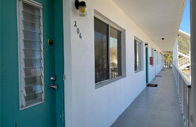 8396 111TH STREET - 8396 111th Street North, Seminole, FL 33772