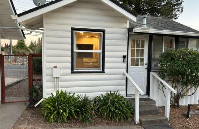 Cute Country Cottage 1 bedroom 1 bath photos photos