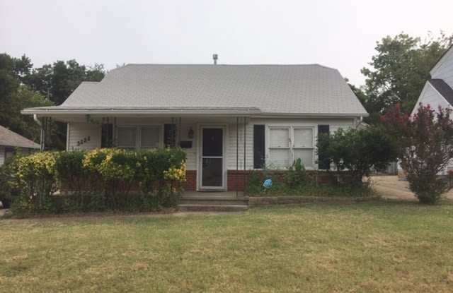 Minutes from OCU, Downtown, Chesapeake and more! photos photos