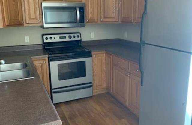 $1700 - 3 Bedroom, 2 Bathroom Townhome - Garage and Large Yard! photos photos