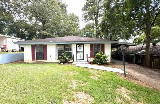 ** 3 bed 1.5 bath located in Chisholm ** Call our self showing number to schedule a tour 334-366-9198 Gallery 1
