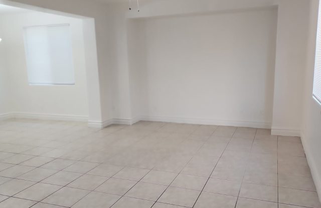 9662 Ziegler Ave Gallery 2
