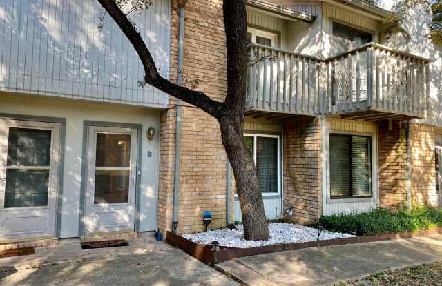 Must See Condo Close to Lake Travis! Gallery 1