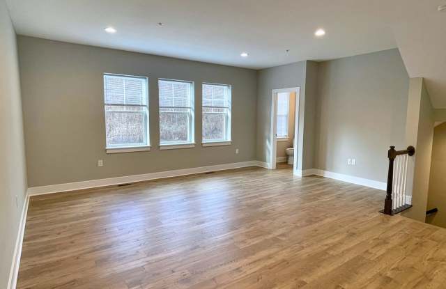 AVAILABLE NOW! New Construction 3 Bedroom Town Homes! Gallery 2
